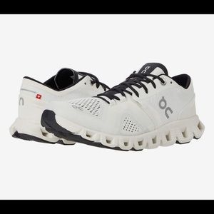 On cloud running shoes women size 8